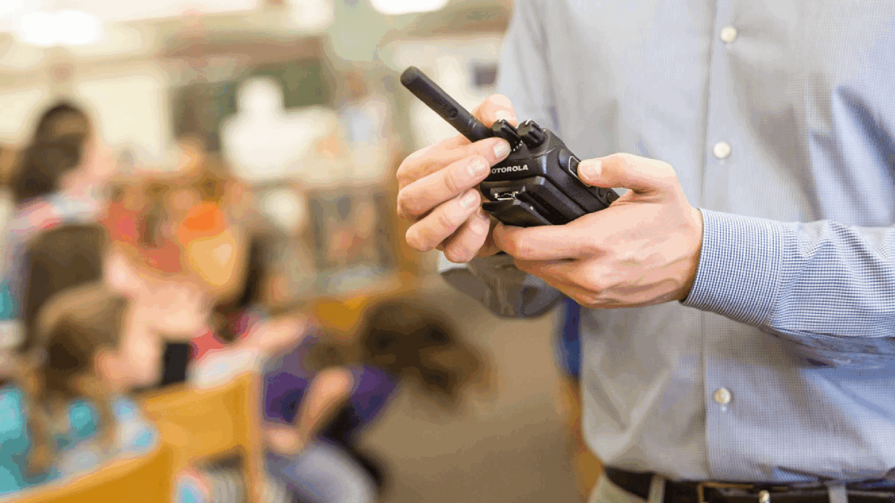 Puerto de carga dañado en radios Motorola